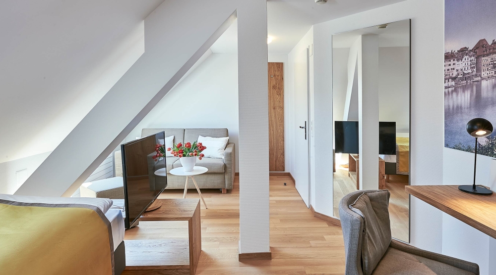 Hotel Central Luzern ZIMMER Apartement ROOMY THREE 01